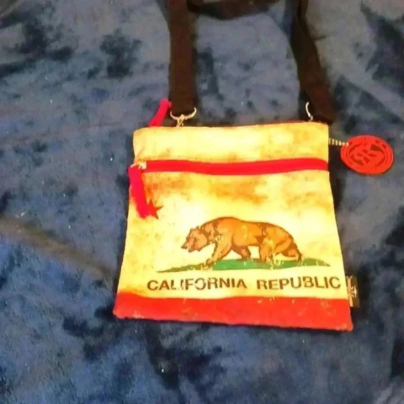 Over the side shoulder bag..absolutely beautiful..Two nice size pockets. - Picture 3 of 4